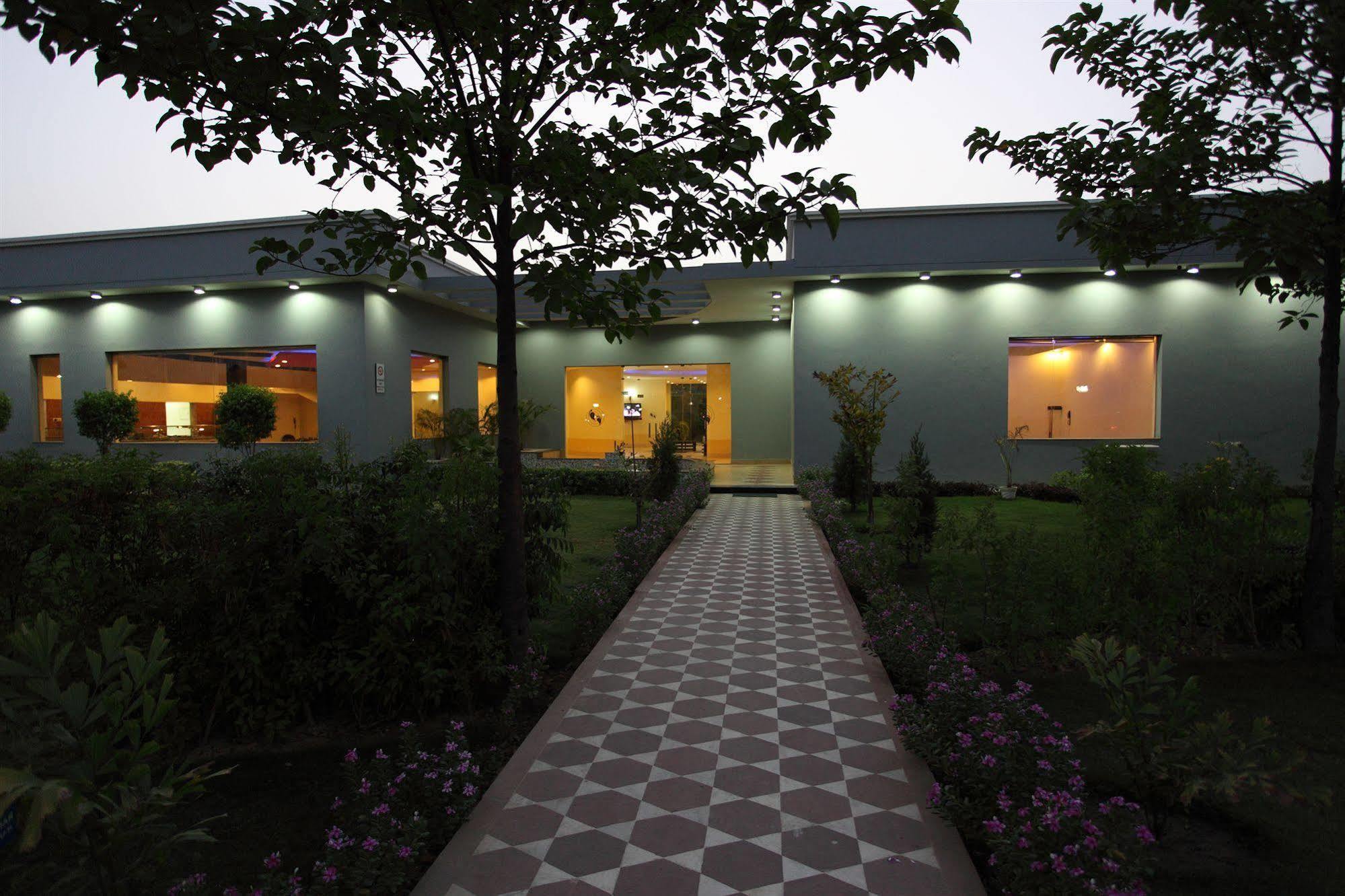 Shri Radha Brij Vasundhara Resort & Spa Govardhan Ngoại thất bức ảnh