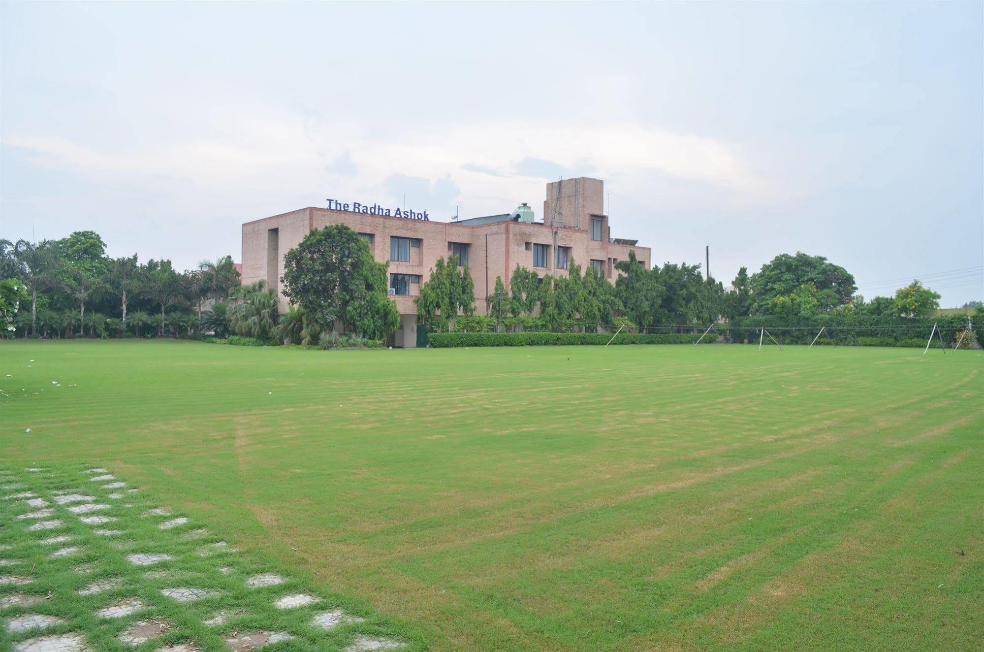 Shri Radha Brij Vasundhara Resort & Spa Govardhan Ngoại thất bức ảnh