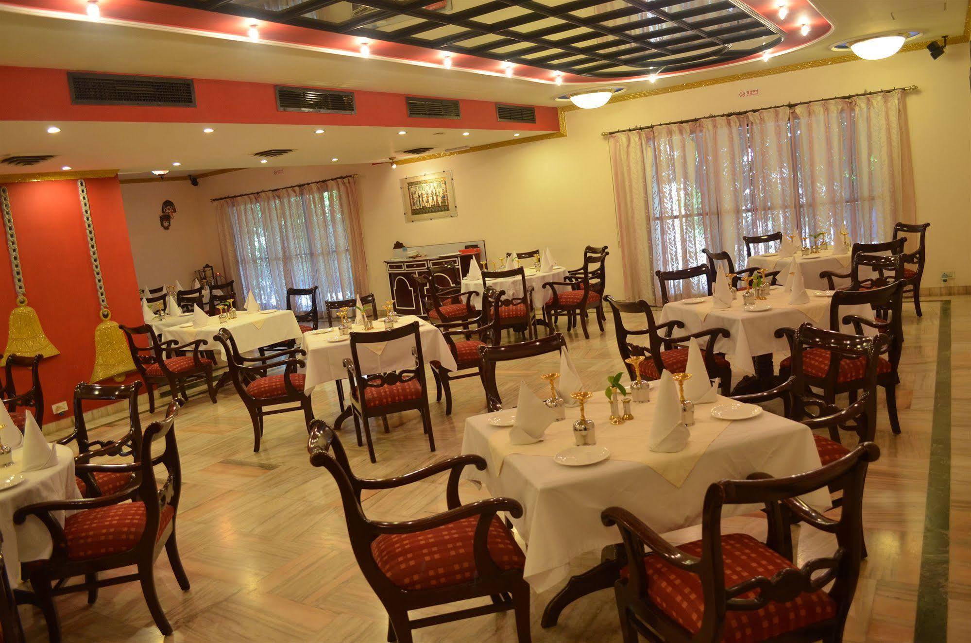 Shri Radha Brij Vasundhara Resort & Spa Govardhan Ngoại thất bức ảnh