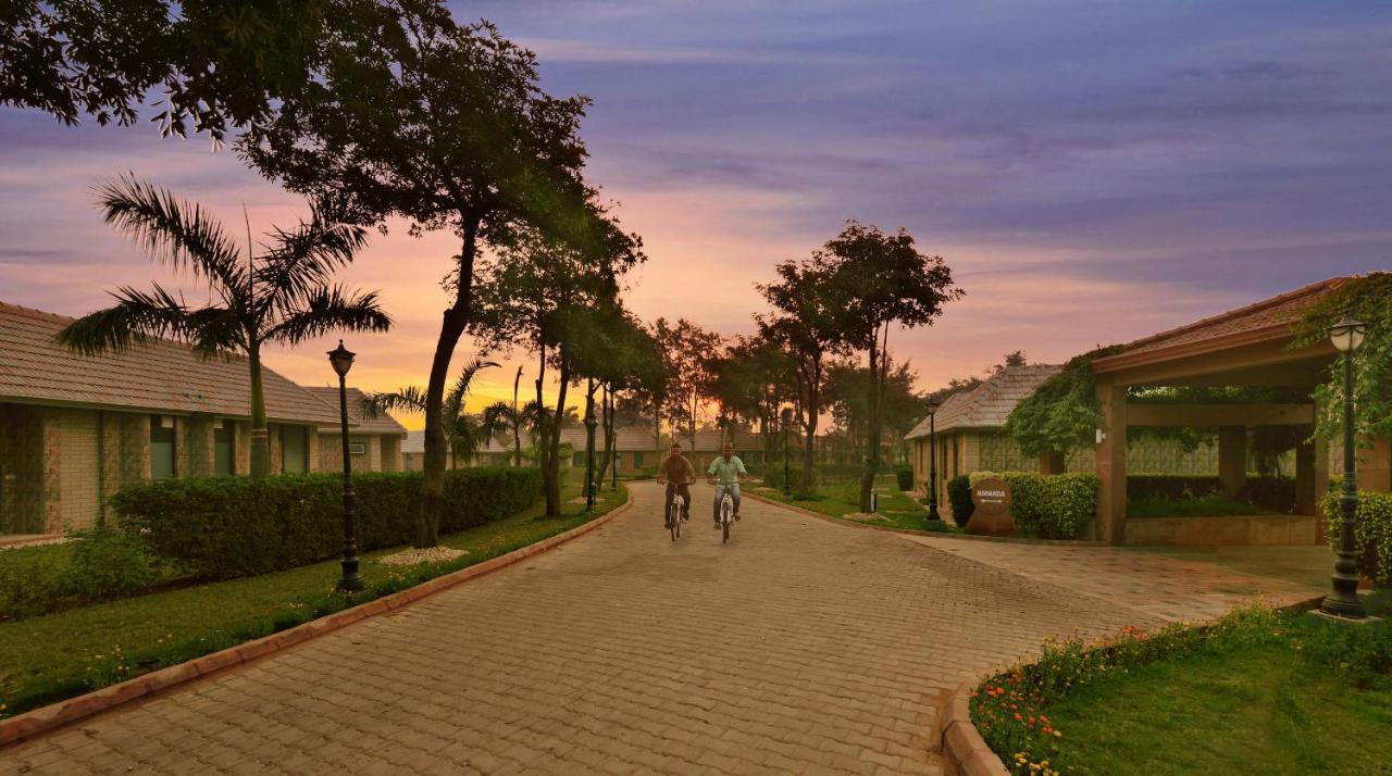 Shri Radha Brij Vasundhara Resort & Spa Govardhan Ngoại thất bức ảnh
